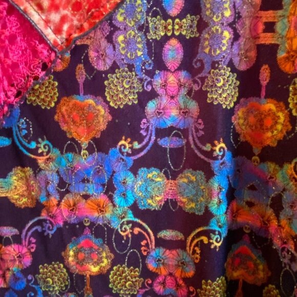 Calessa Women’s Top - Picture 3 of 6